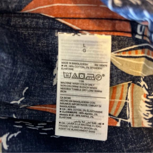 Old Navy Everyday Built-In Flex Printed Short Sleeve Men's Shirt
Size L - Picture 13 of 13